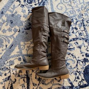 Size 8.5 brown riding boots